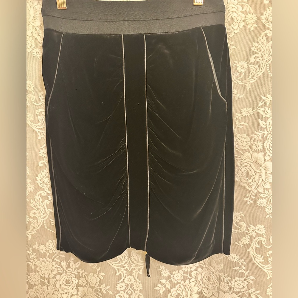 BCBGMAXAZRIA Black Crushed Velvet Skirt Size 2